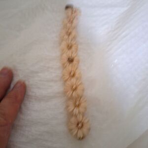 A Vintage Plastic Daisy Women's Bracelet Soft Plastic Decorative Cottage Core